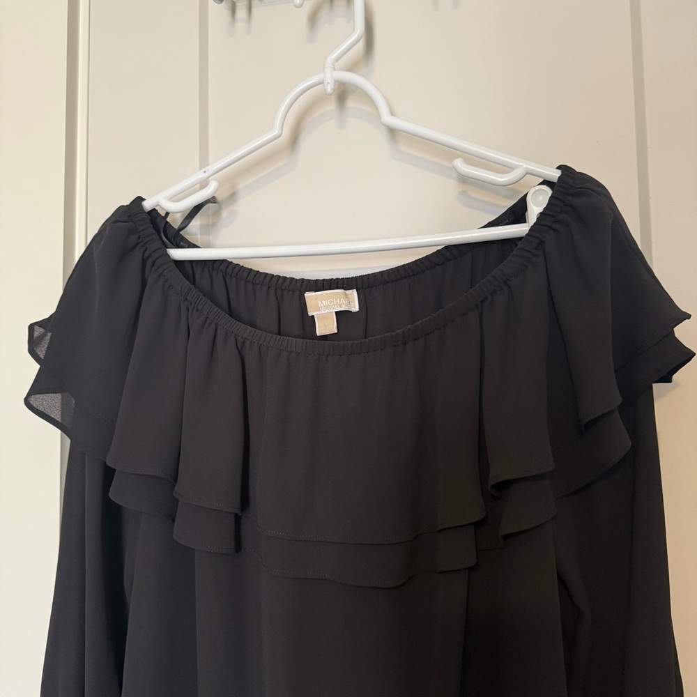 Elegant Black Ruffle Blouse - Picture 2 of 6